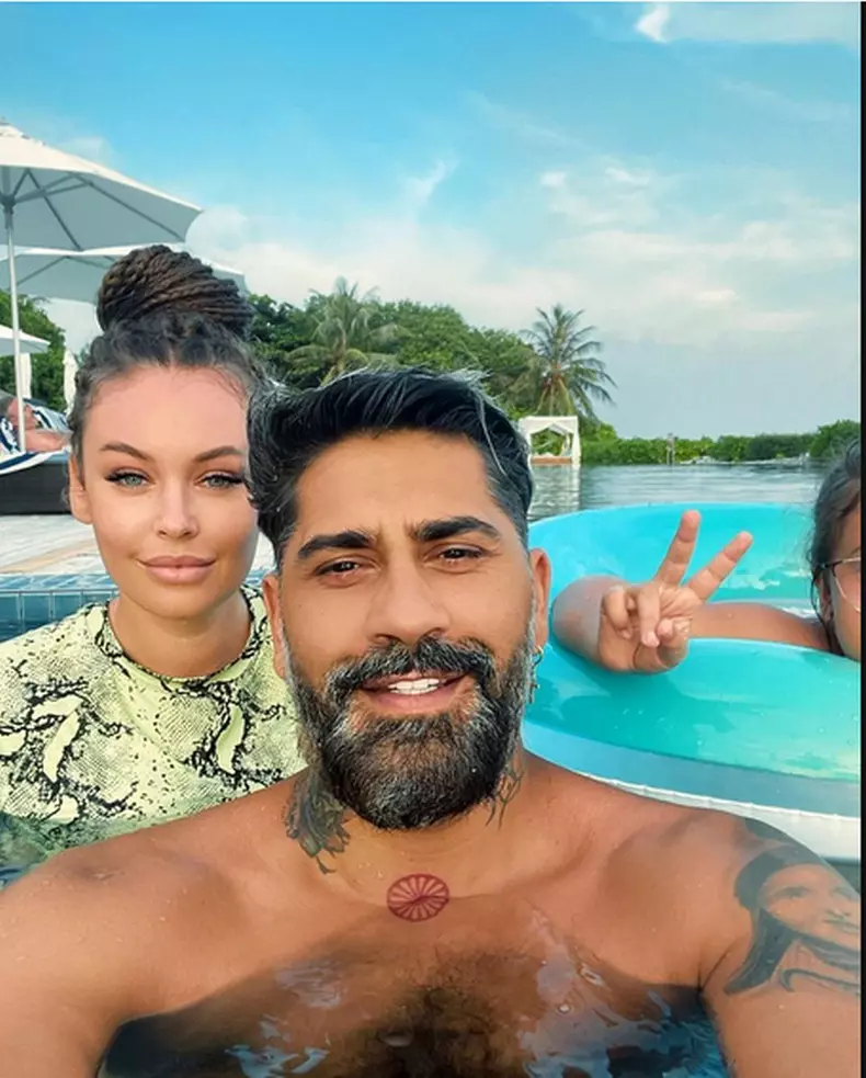 Connect-R-Misha-Maya1