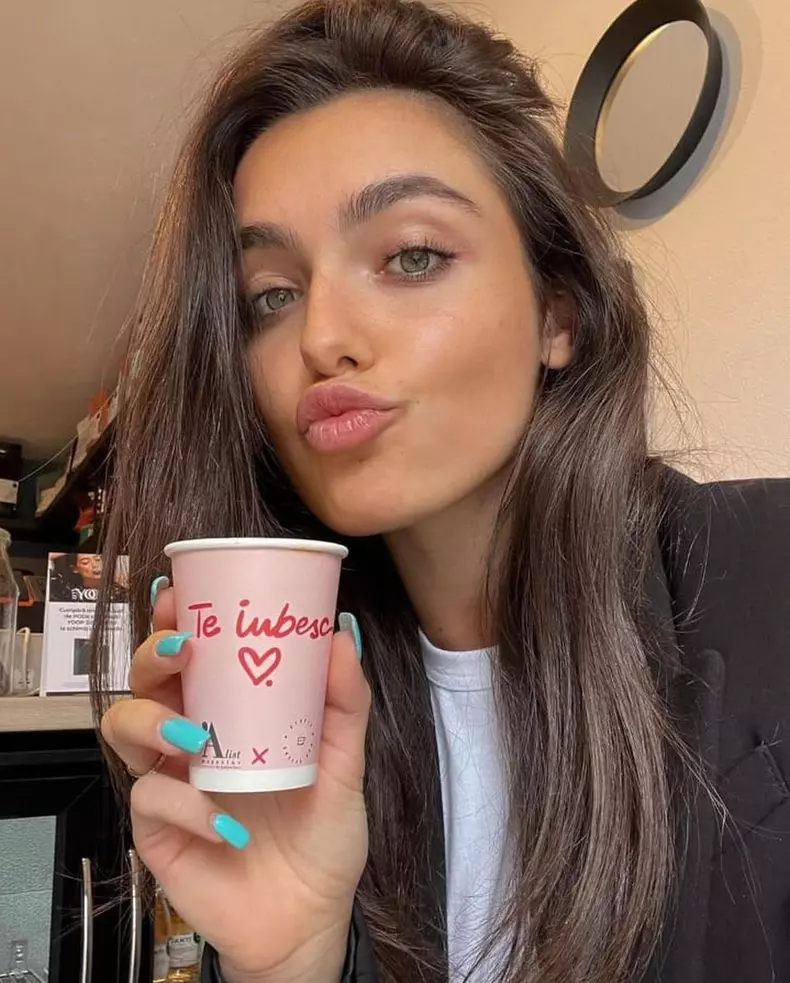 Andreea-Esca-Alexia-1