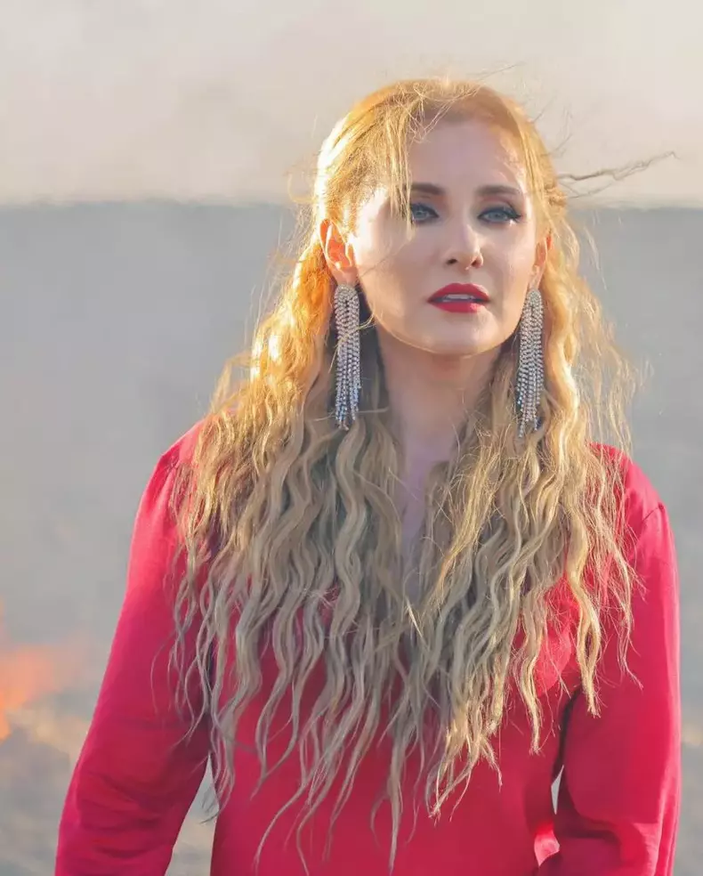 alina-sorescu-3-1-822x1024-1