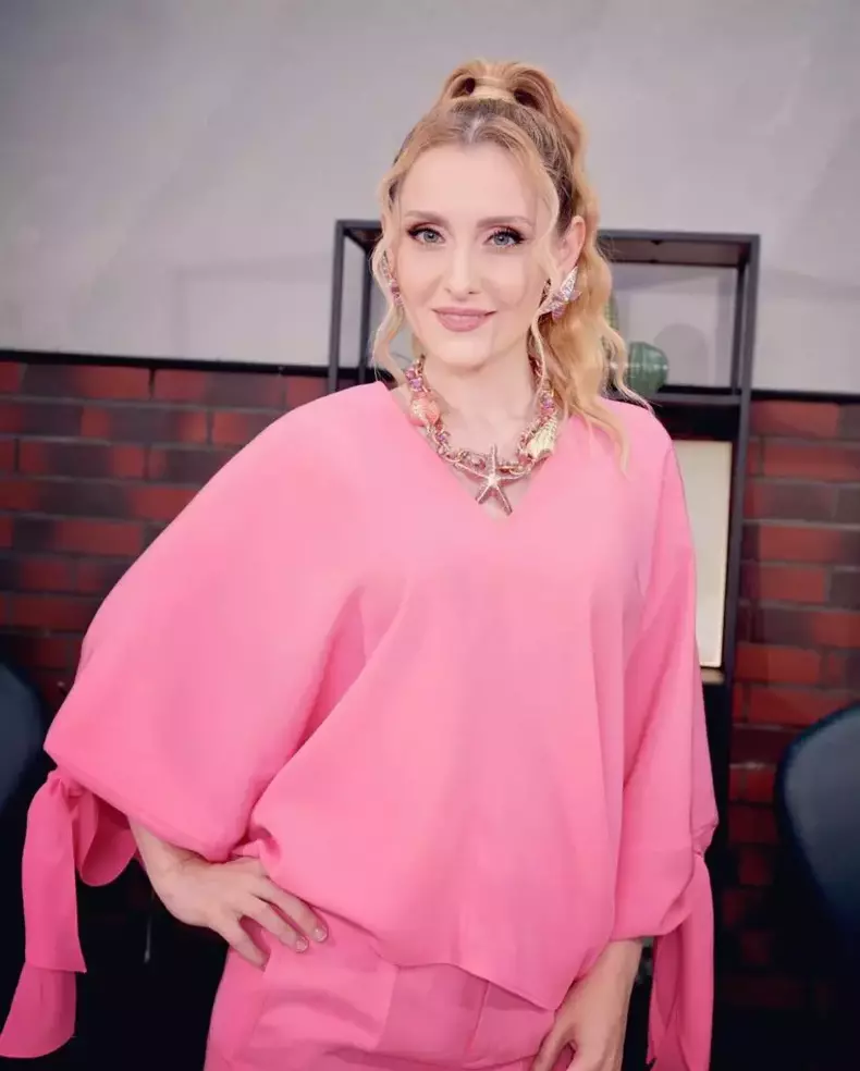 alina-sorescu-7-1-822x1024-1