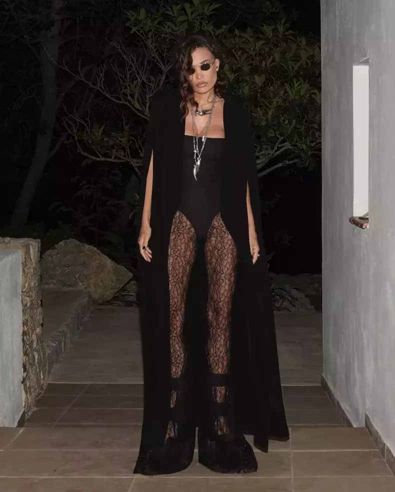 bianca-taban-in-negru-scaled