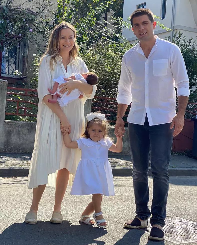 Laura Cosoi, Cosmin Curticăpean și fiicele lor, Rita și Vera