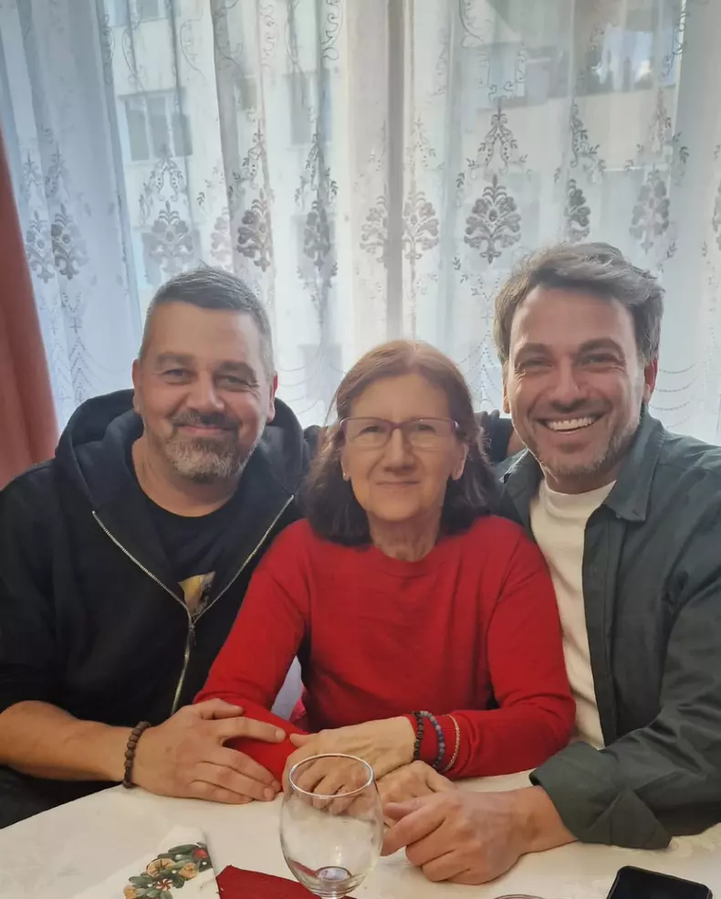 Chef Stefan, alaturi de mama si frate