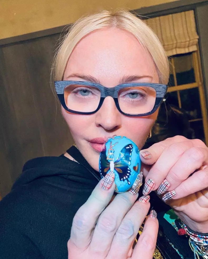 Daily Instagram Posts