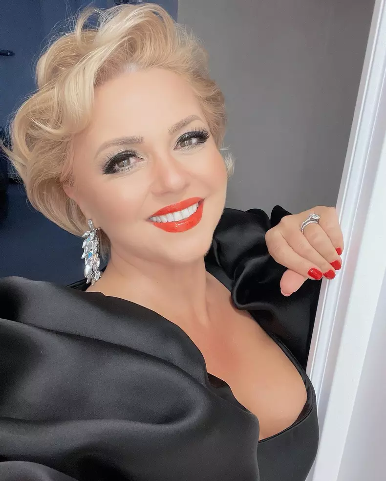 cornelia-alta-frumoasa-1