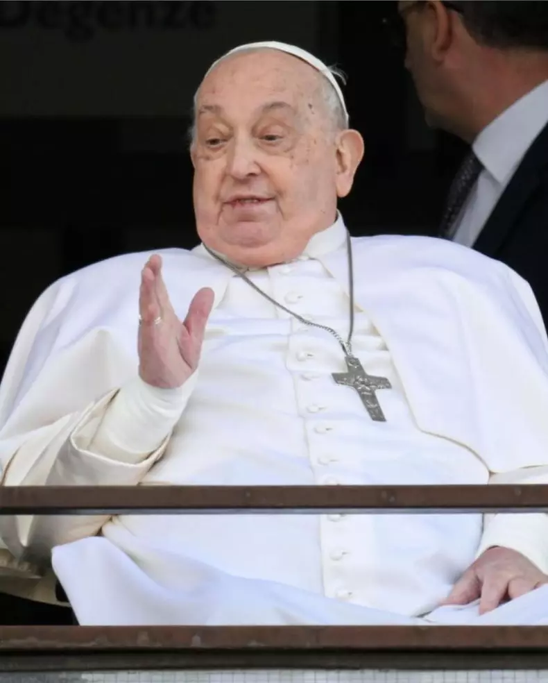 Papa-Francisc-externat-1