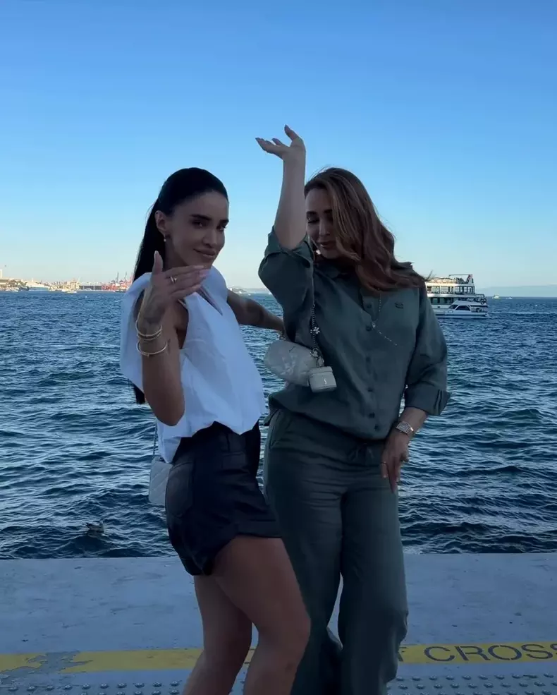 Adelina pestritu si Iulia Vantur 2