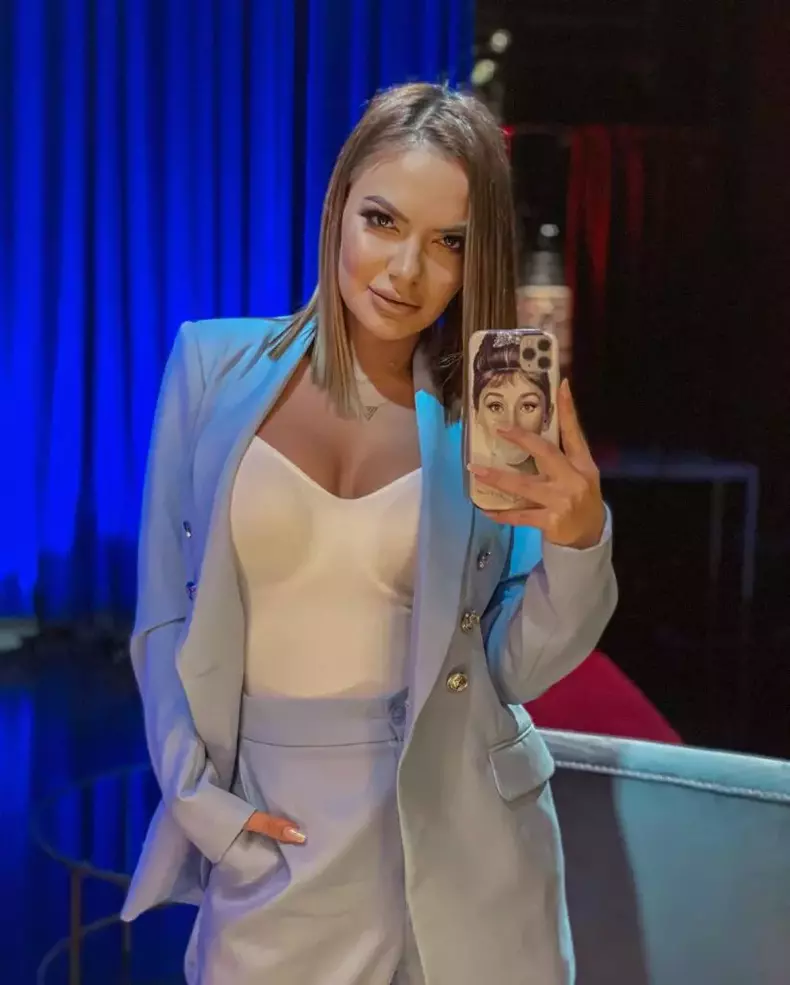 andreea-antonescu-13-1-821x1024-1
