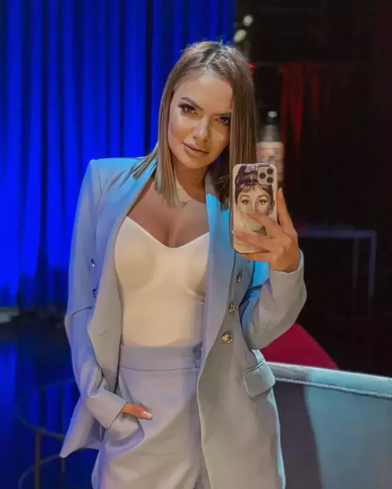andreea-antonescu-13-1-821x1024-1