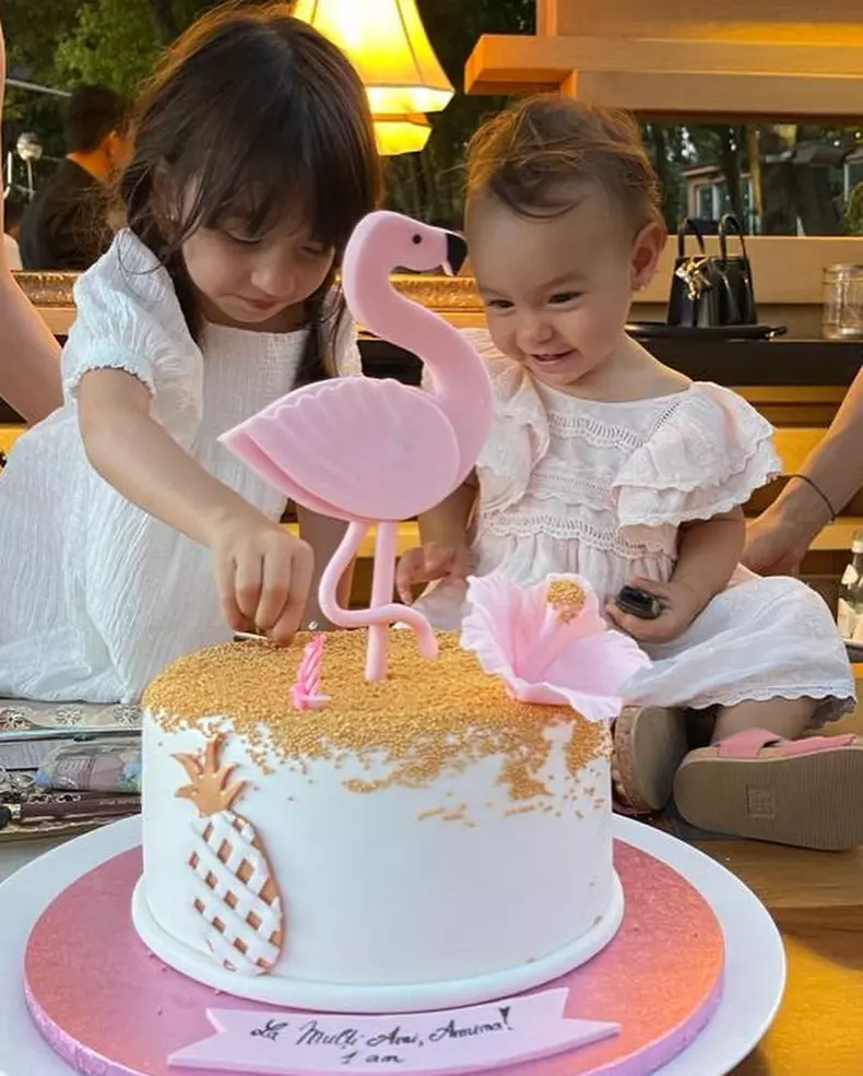 Diana Bart i-a rupt turta fiicei ei. Ce obiect neobișnuit a ales Amina de pe tăviță (3)