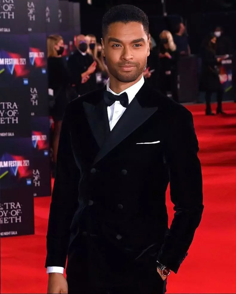 Rege-Jean-Page-Simon-Basset-1