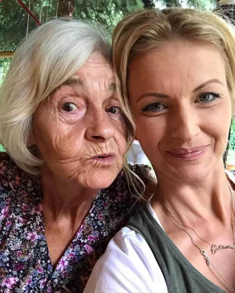 Elwira-Petre-imagini-rare-cu-mama-si-bunica-ei-1