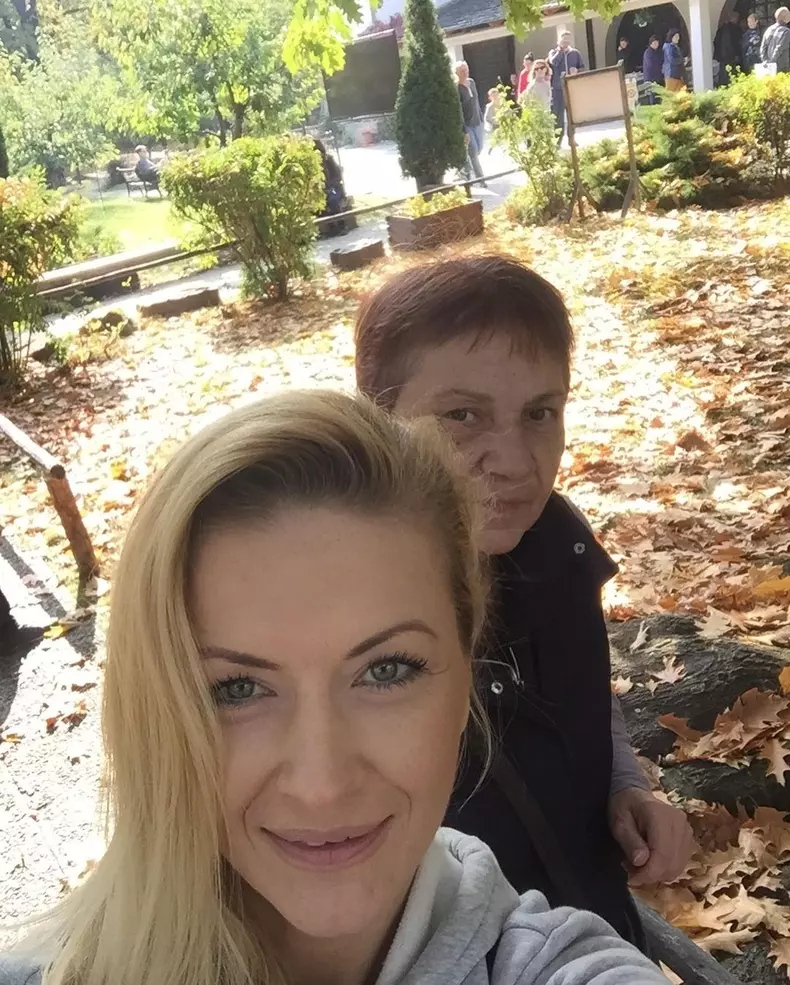 Elwira-Petre-imagini-rare-cu-mama-si-bunica-ei-9