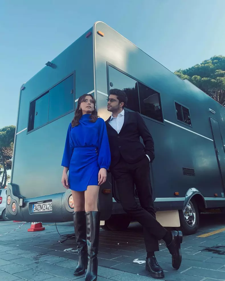 sila-turkoglu-actrita-care-a-plecat-cu-scandal-din-serialul-turcesc-mostenirea-iubeste-din-nou-cu-cine-s-a-cuplat-frumoasa-3