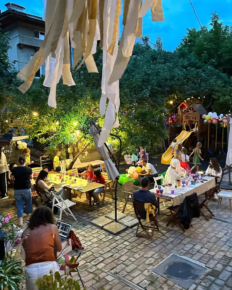 Laura Cosoi, petrecere în avans pentru fiica sa, Lara. Mezina familiei va împlini 1 an