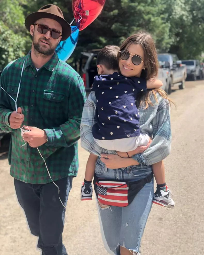 Justin, Jessica și fiul lor Silas