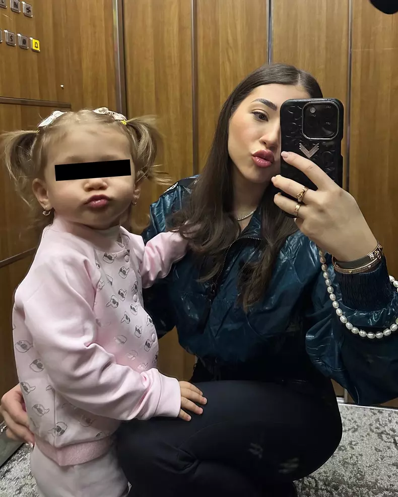 Nicole Cherry și fetița ei, Anastasia