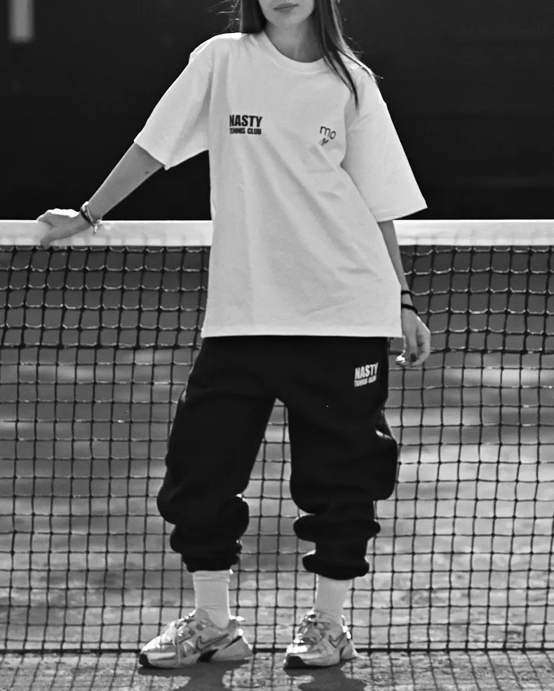Alessia Năstase, fiica lui Ilie Năstase, a lansat prima ei colecție de haine, inspirată de cariera fostului jucător profesionist de tenis (13)
