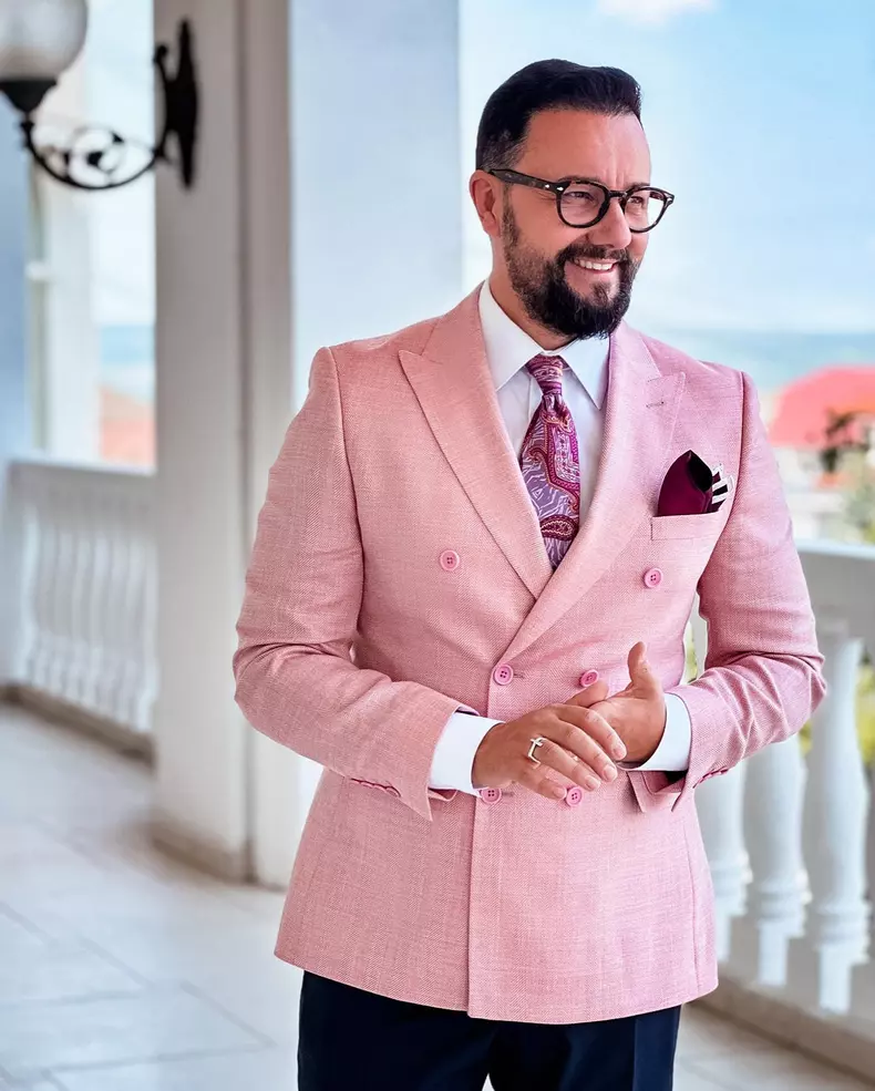 catalin maruta in costum