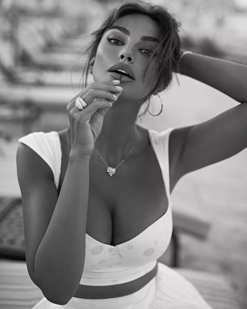 Imagini-rare-cu-Madalina-Ghenea-alaturi-de-fiica-si-de-mama-ei.-Destinatia-de-lux-unde-s-au-relaxat-10