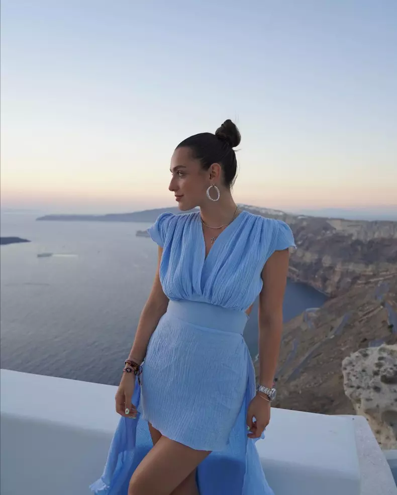 Alexia Eram a făcut furori pe plaja din Grecia. Cum arată fiica Andreei Esca în costum de baie