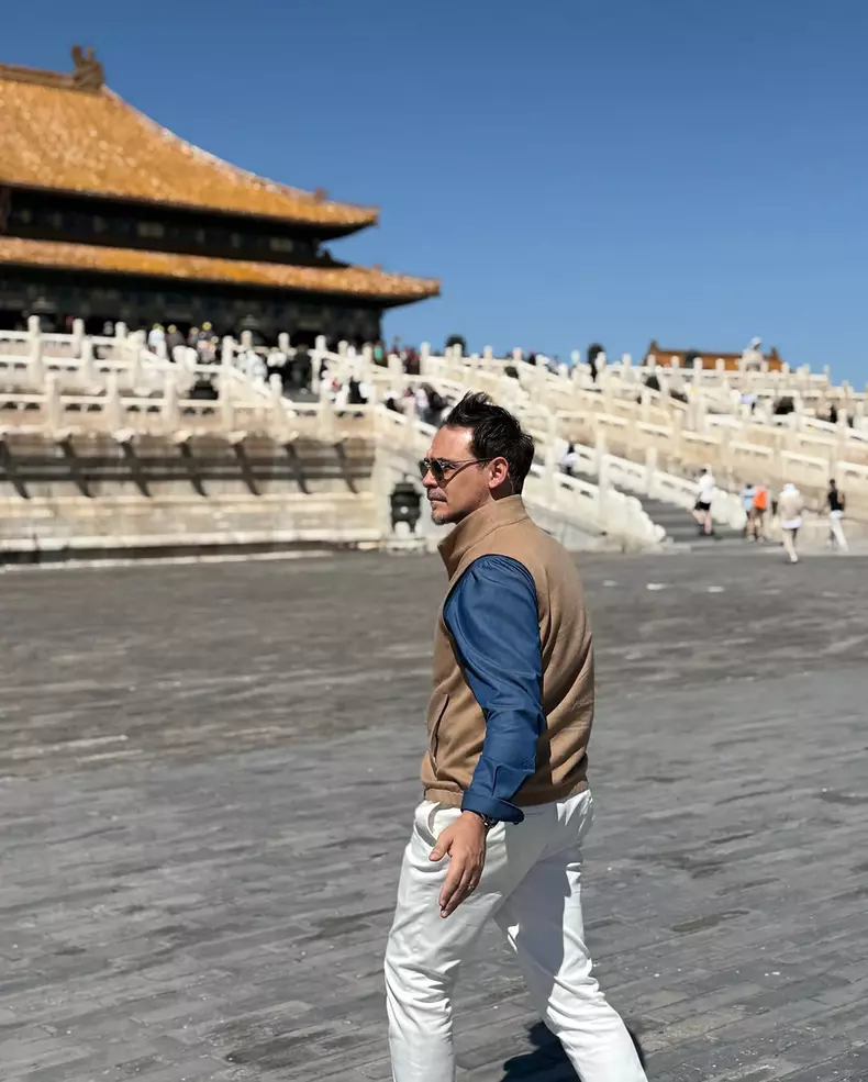 China nu e Japonia. E mai intensa, mai haotica, cu un alt ritm si o alta energie. E genul de destinatie unde te adaptezi din mers, de la bariera de limba si distantele uriase, pana la dinamica locala.D (14)