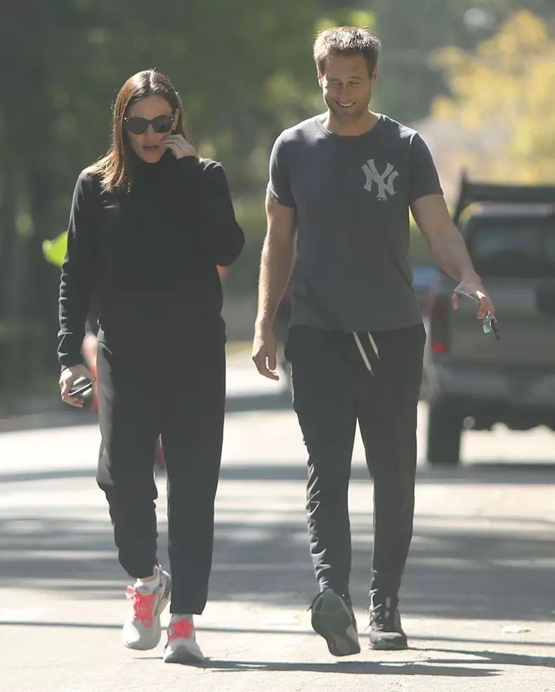 PREMIUM EXCLUSIVE Jennifer Garner and John Miller soon engaged!