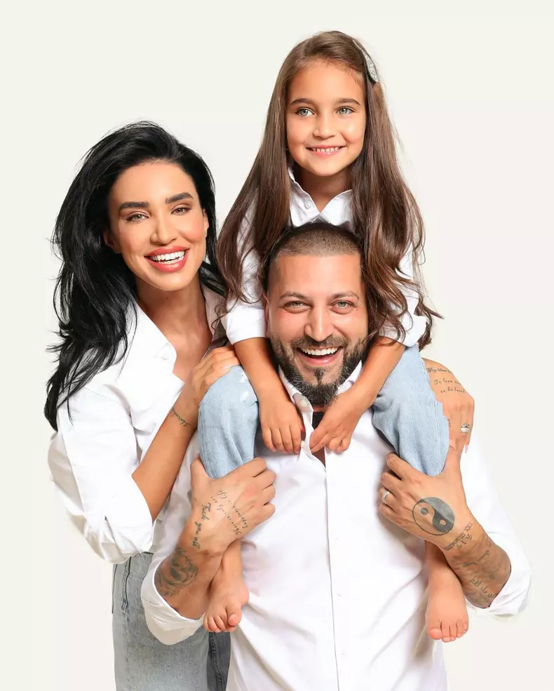 Adelina Pestritu, soțul ei și fiica lor, Zenaida