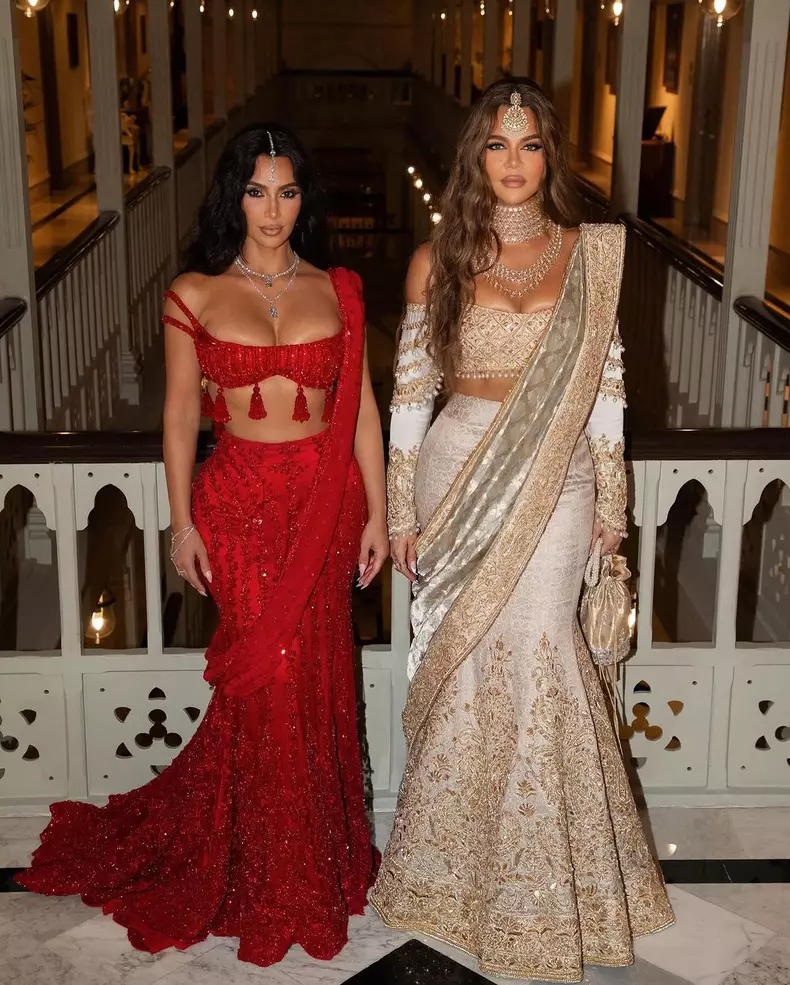 Kim si Khloé Kardashian (2)