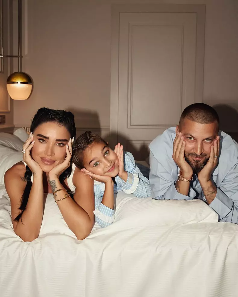 Adelina Pestrițu, Virgil Șteblea și fiica lor