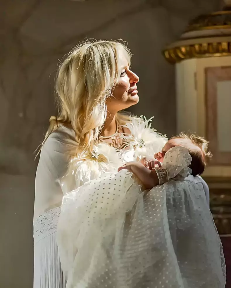 Laura Cosoi și fiica ei cea mică, Aida (1)