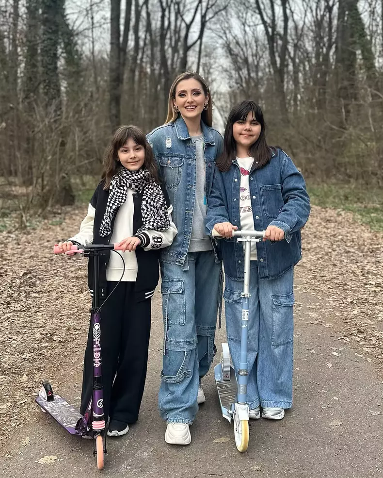 Alina Sorescu și fetițele ei (2)