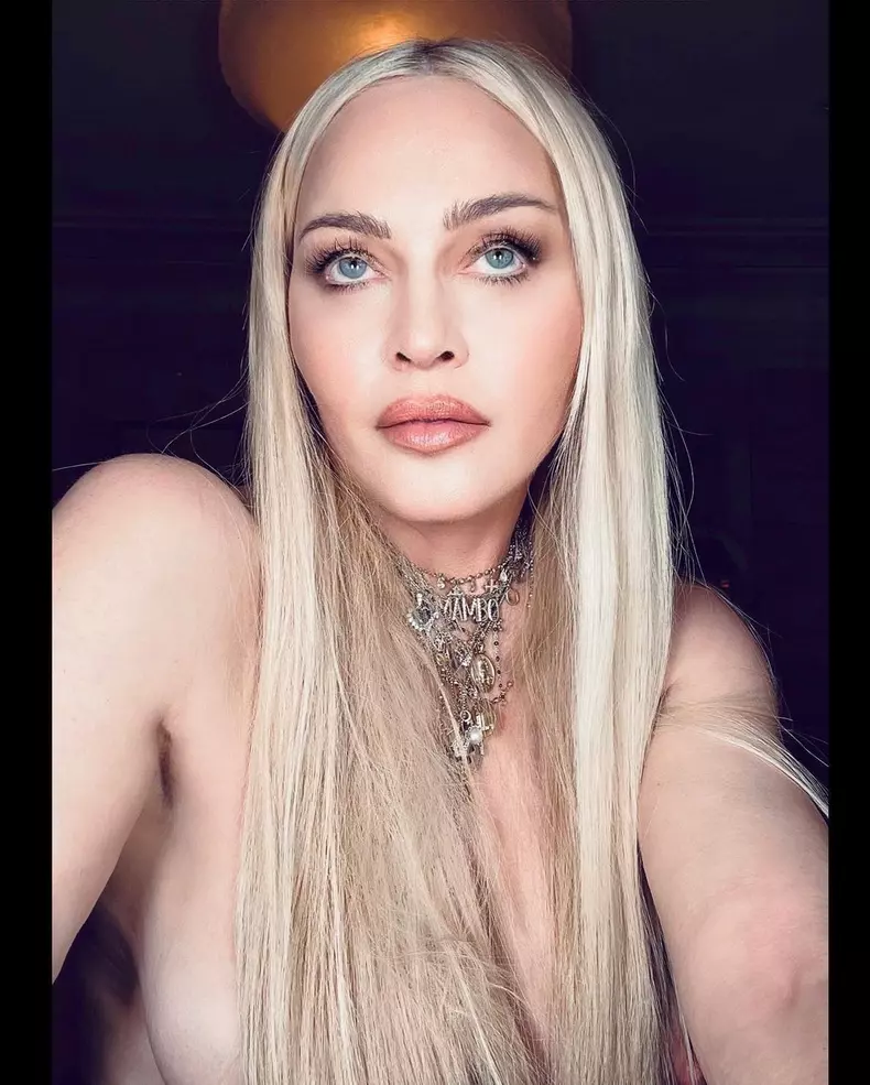 Madonna șochează încă o dată a pozat topless la 62 de ani (1)