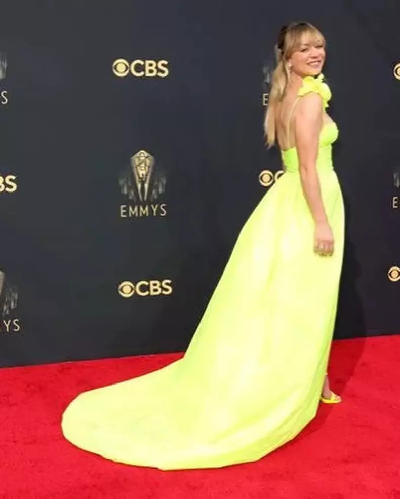 Kaley-Cuoco-1