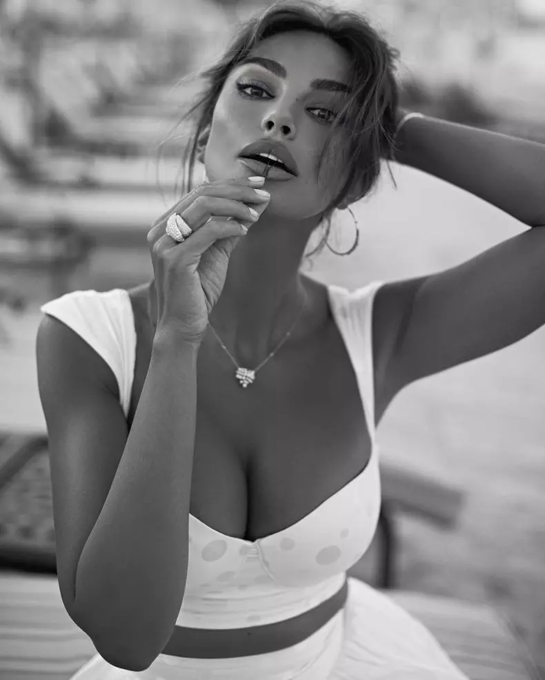 Imagini-rare-cu-Madalina-Ghenea-alaturi-de-fiica-si-de-mama-ei.-Destinatia-de-lux-unde-s-au-relaxat-10