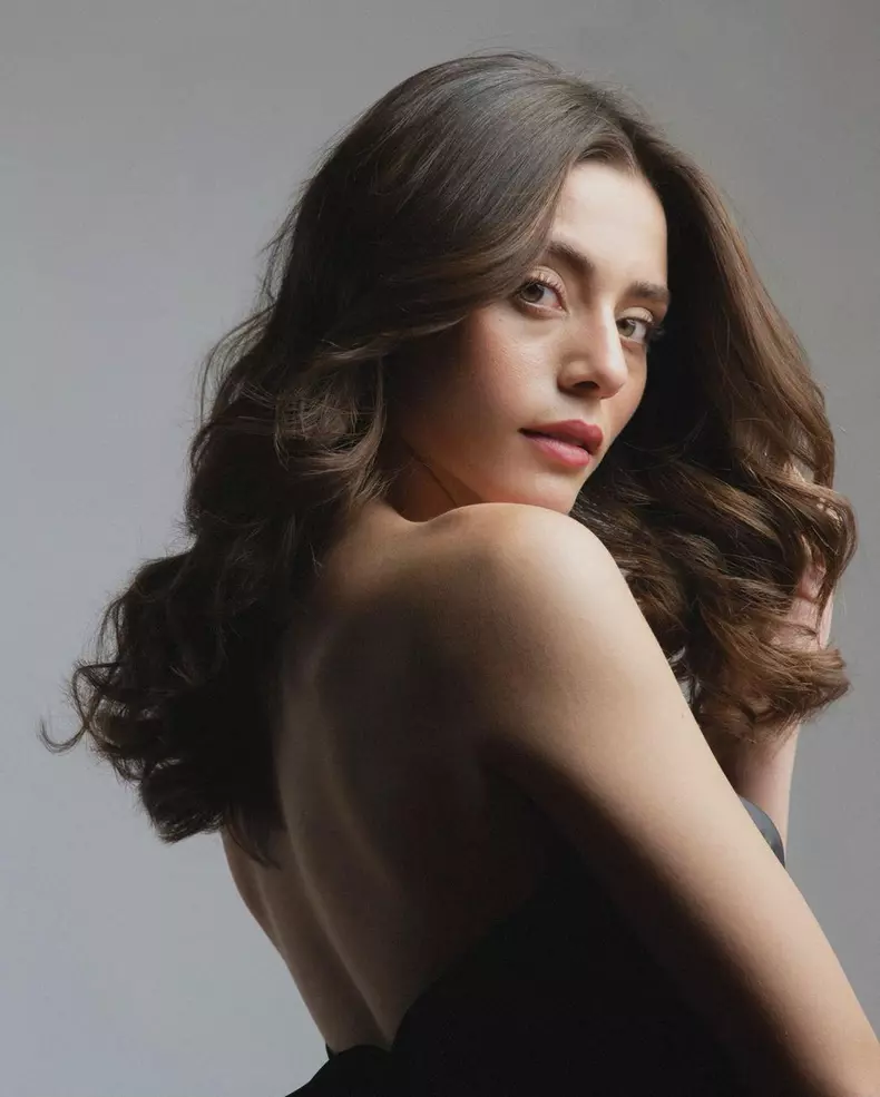 sila-turkoglu-actrita-care-a-plecat-cu-scandal-din-serialul-turcesc-mostenirea-iubeste-din-nou-cu-cine-s-a-cuplat-frumoasa-6