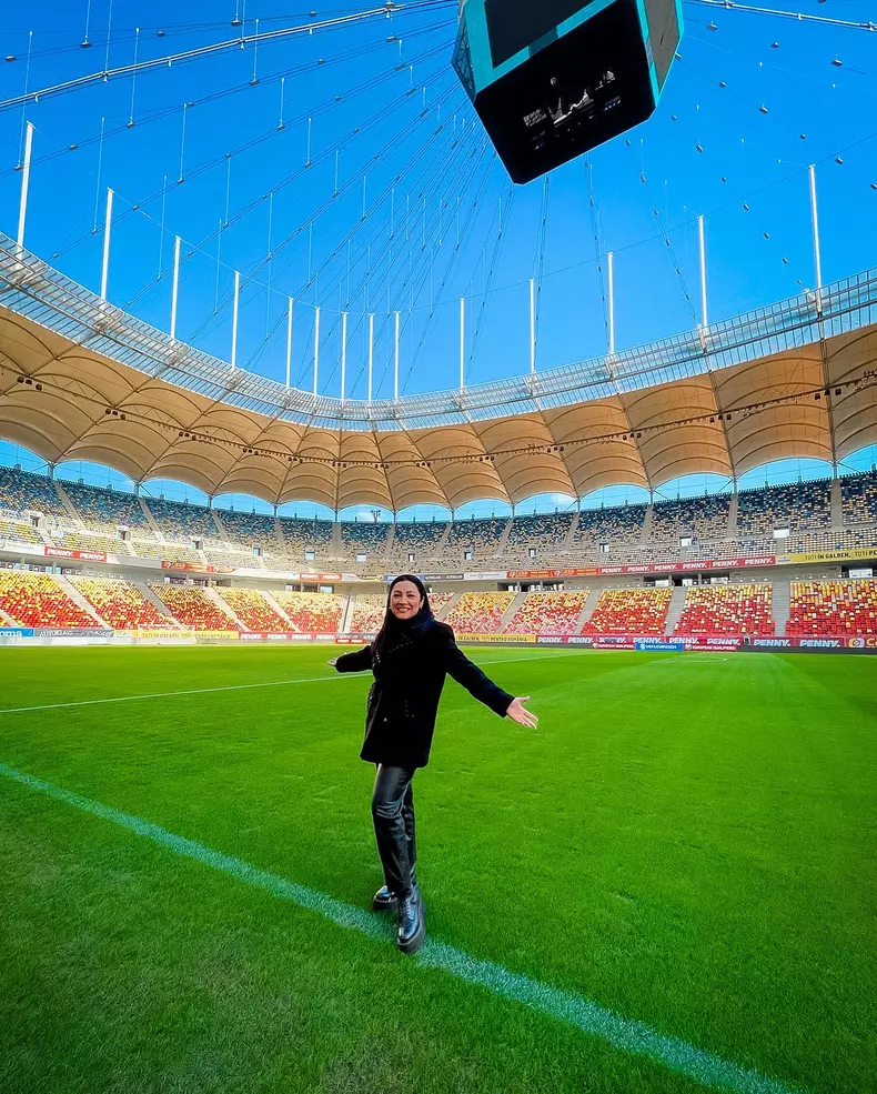 Câți bani a primit Andra pentru intonarea imnului României pe Arena Națională. Artista a răspuns curiozității fanilor (8)
