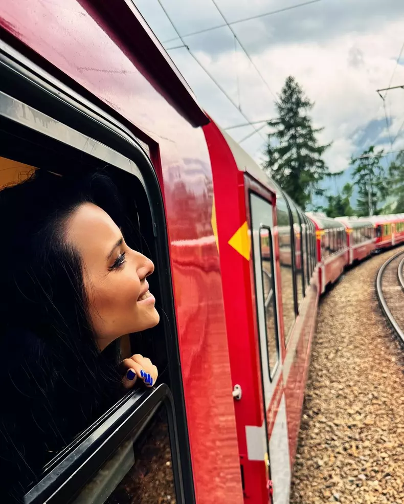 Corina Caragea a mers cu trenul prin Alpii Elvețieni  (2)