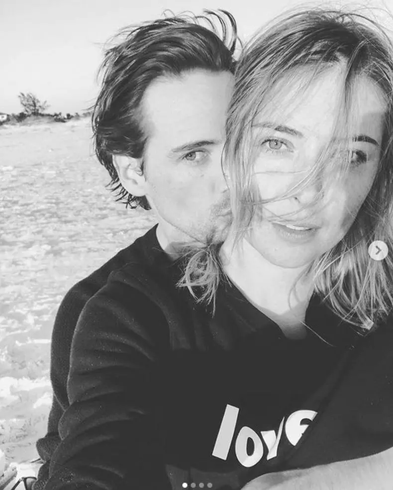 Maria-Sharapova-s-a-logodit