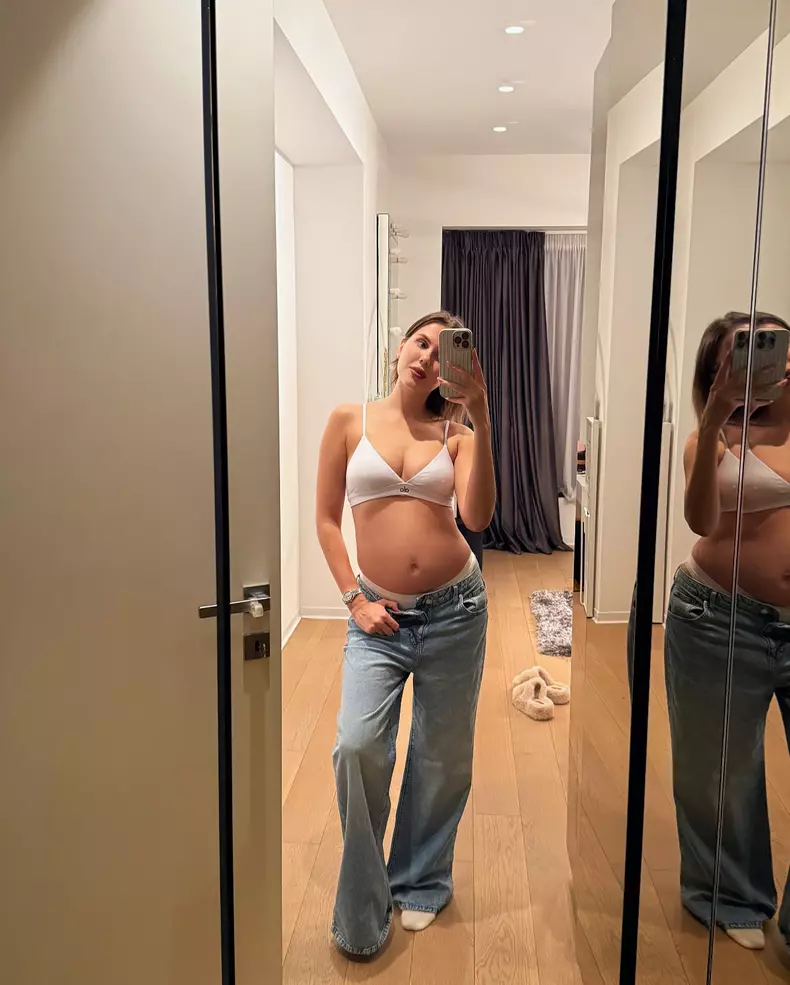 emily burghelea  800