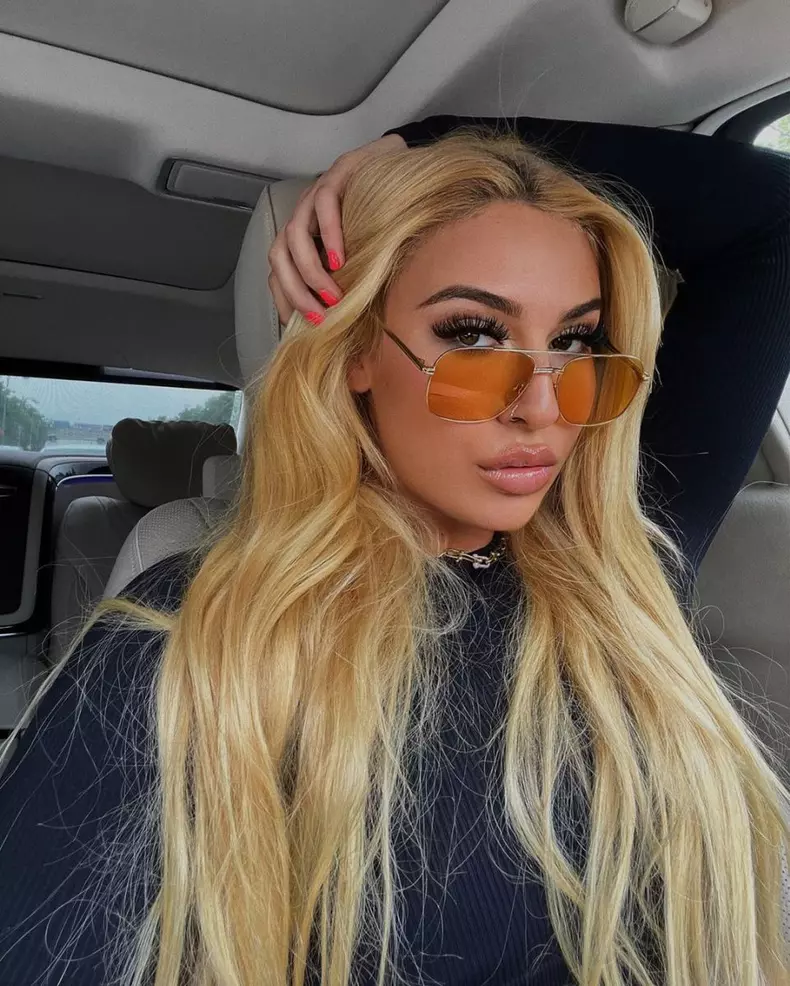 sarah-dumitrescu-selfie