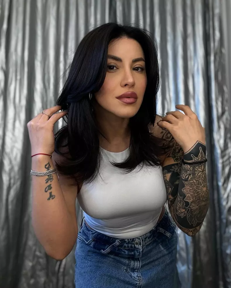 nicoleta nuca cu top alb