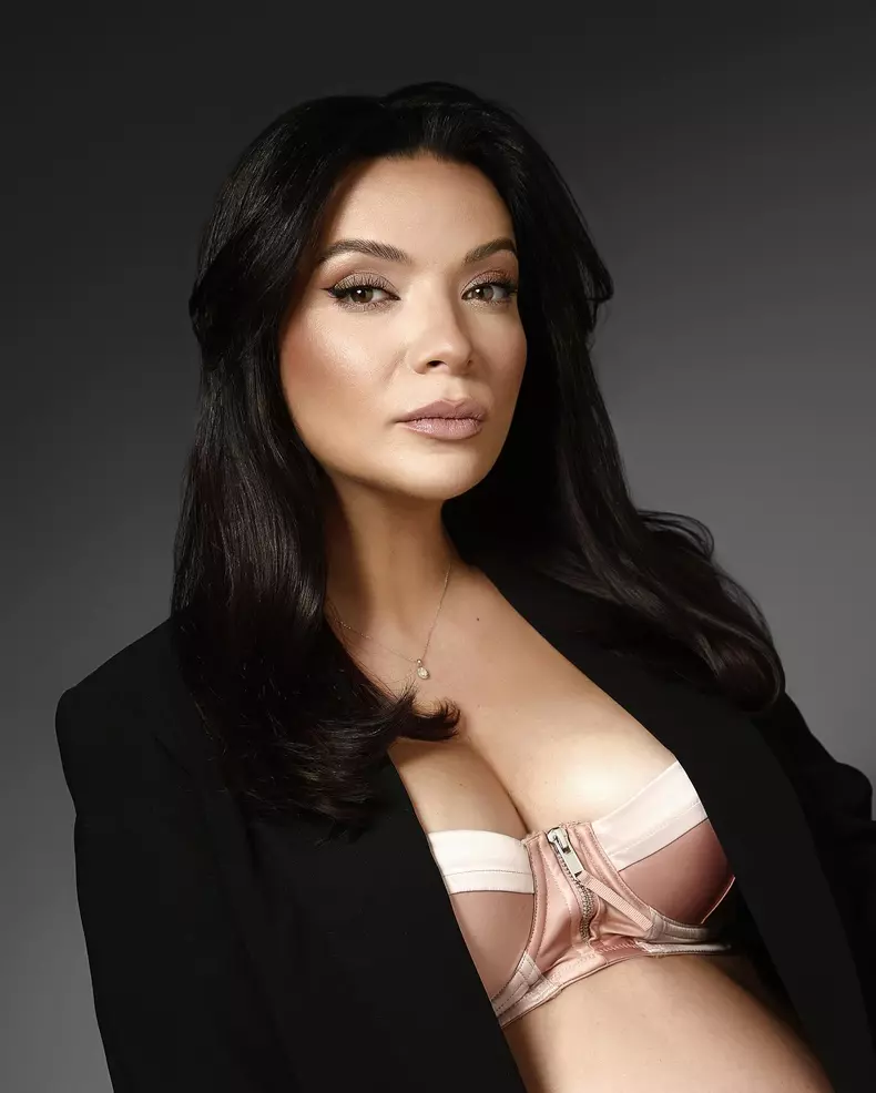Anca Dinicu B