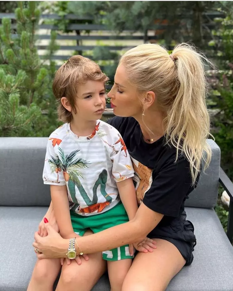 Andreea-Banica-si-a-pierdut-fiul.4