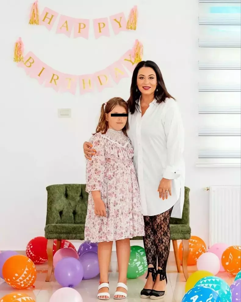 Oana Roman și fiica ei, Isabela Maria Elisei