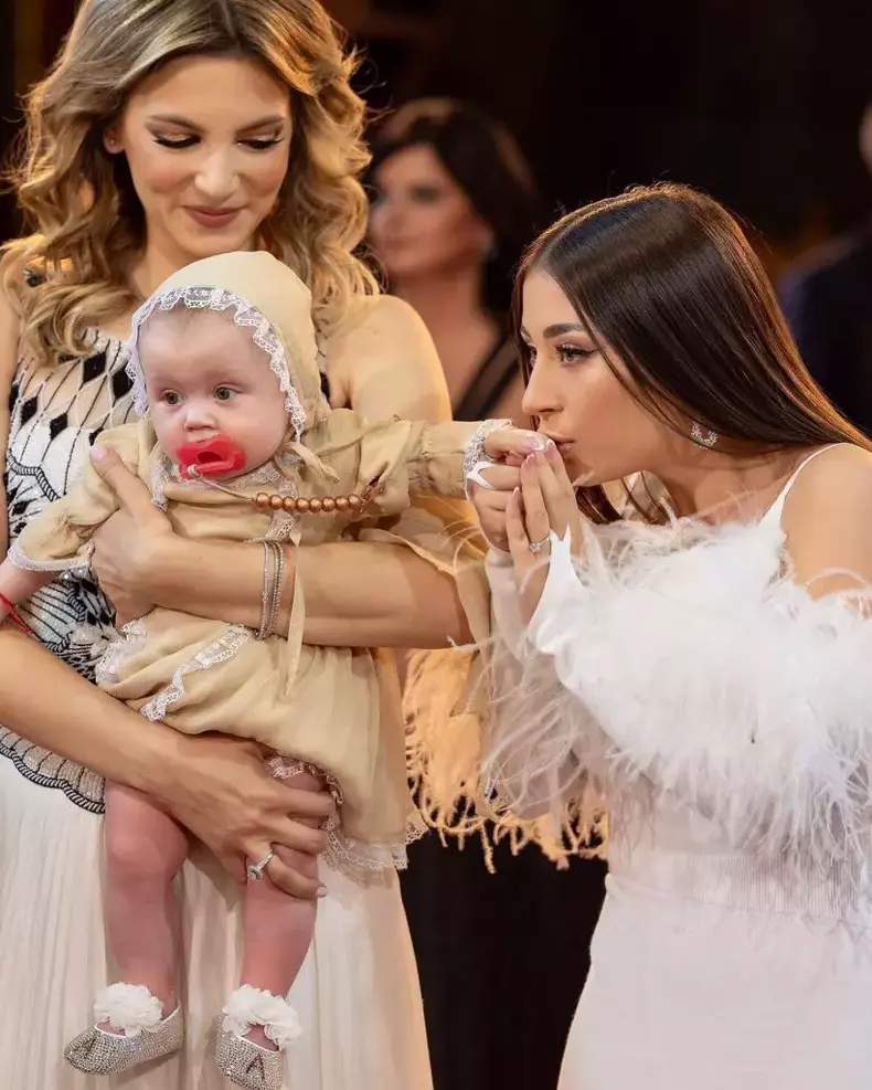 nicole-cherry-botez-fetita