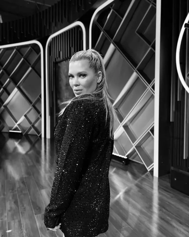 gina-pistol-7-1-820x1024-1