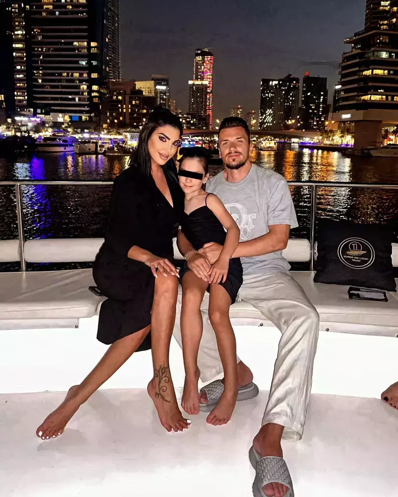 andreea-tonciu-sotul-ei-daniel-niculescu-si-fiica-lor-rebecca-maria-3