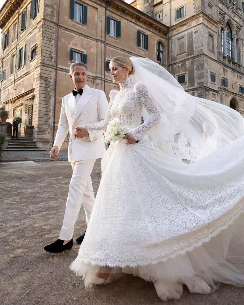 Kitty Spencer, nepoata prințesei Diana, s-a căsătorit cu milionarul Michael Lewis. Ce rochie a ales (1)