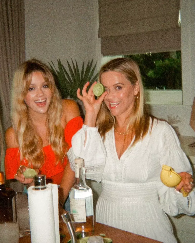 Cum-arata-Ava-fiica-lui-Reese-Witherspoon-la-22-de-ani-7